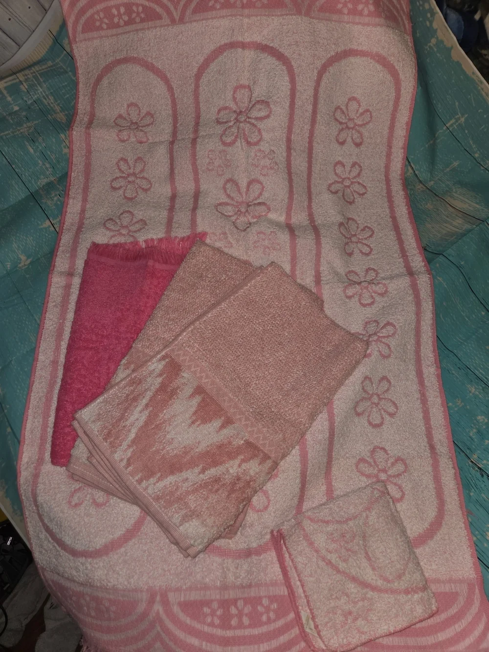 Pink Floral Jacquard Towel Set